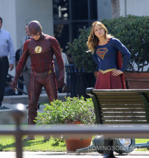 Supergirl i Flash - crossover - zdjęcie