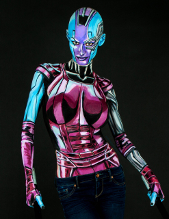 Niesamowity body painting
