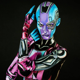 Niesamowity body painting