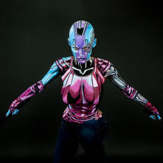 Niesamowity body painting