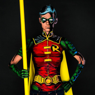 Niesamowity body painting