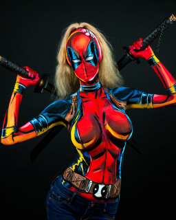 Niesamowity body painting