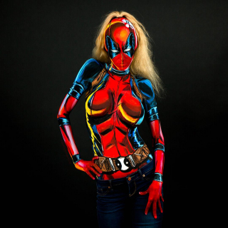 Niesamowity body painting
