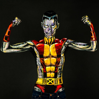Niesamowity body painting