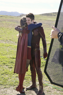 Melissa Benoist i Grant Gustin - zdjęcie z Supergirl