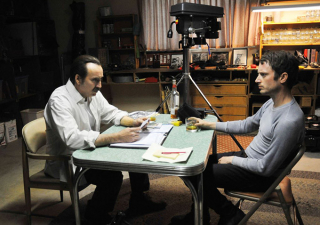 The Trust - zdjęcie z filmu - Elijah Wood i Niccolas Cage