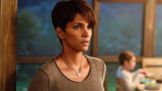 Halle Berry w Extant