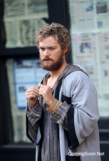 Finn Jones na planie Iron Fist