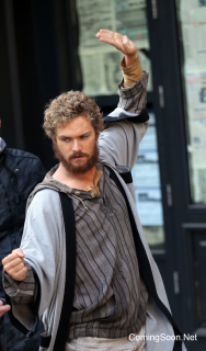 Finn Jones na planie Iron Fist