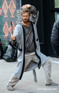 Finn Jones na planie Iron Fist