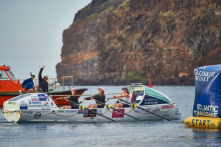 Cztery mamy w łódce nie licząc wioseł - zdjęcie