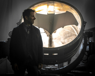 Zack Snyder koło Bat-sygnału