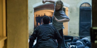 Finn Jones jako Danny Rand w serialu Iron Fist