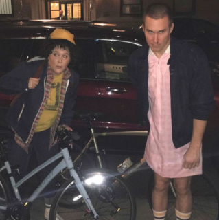 Amu Schumer jako Dustin ze Stranger Things. Jej towarzysz w roli Eleven