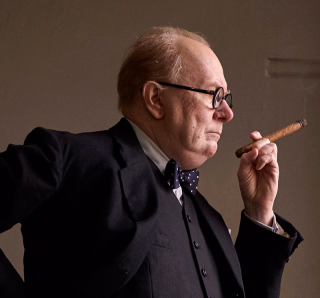 Gary Oldman jako Winston Churchill