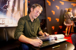 Mads Mikkelsen w Warszawie - zdjęcie