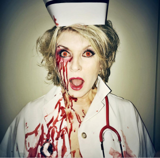 Martha Stewart jako pielęgniarka zombie