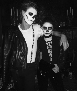 Vanessa Hudgens i Austin Butler jako kościotrupy
