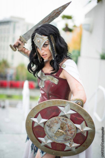 Megan Marie jako Wonder Woman - cosplay