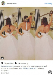 Fanki Wonder Woman pozują w sukni i z mieczem - zdjęcie