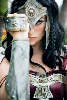 Megan Marie jako Wonder Woman - cosplay