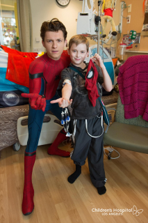 Spider-Man z wizytą w szpitalu – zdjęcie