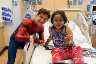 Spider-Man z wizytą w szpitalu – zdjęcie