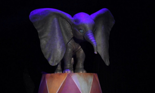Dumbo - zdjęcie figury na D23 Expo