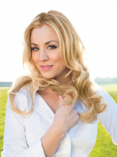 Kaley Cuoco - sesja zdjęciowa dla magazynu Watch!