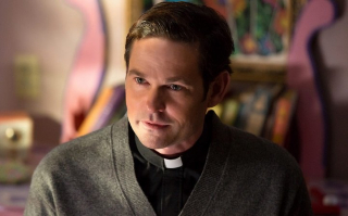 Henry Thomas w filmie Ouija: Narodziny zła