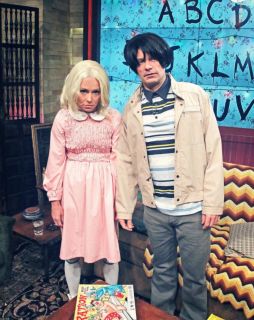 Kelly Ripa i Ryan Seacrest jako Eleven i Mike ze Stranger Things