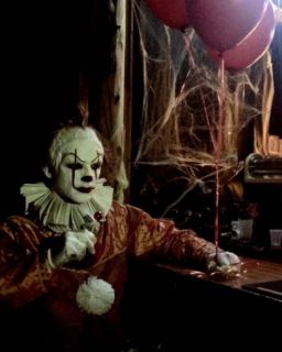 Drake Bell jako Pennywise