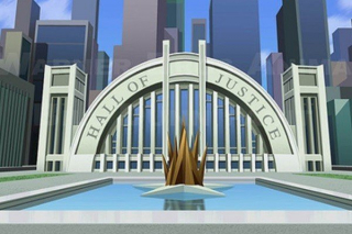 Bruce w jednym ze skrzydeł Wayne Manor tworzy pomieszczenie dla członków Ligi - da to najpewniej początek stworzeniu słynnego Hall of Justice, znanej z komiksów i animacji siedziby Ligi Sprawiedliwości na Ziemi