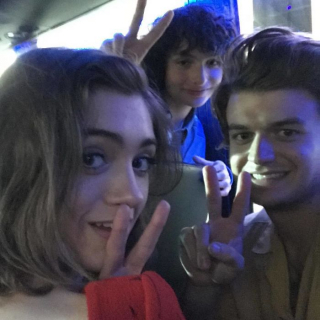 Obsada Stranger Things poza planem - zdjęcie