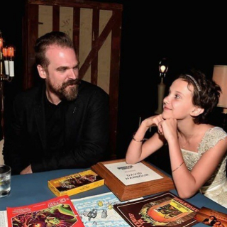 Obsada Stranger Things poza planem - zdjęcie