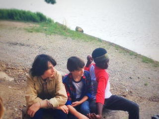 Obsada Stranger Things poza planem - zdjęcie
