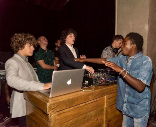 Obsada Stranger Things poza planem - zdjęcie