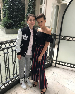 Obsada Stranger Things poza planem - zdjęcie