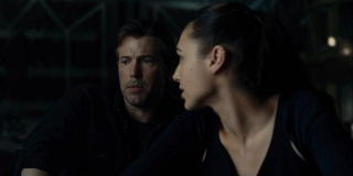 Bruce i Diana rozmawiają o werbowaniu członków Ligi