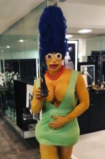 Colton Haynes jako Marge Simpson