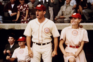 W scenie po napisach Lex Luthor mówi do Slade'a Wilsona o konieczności stworzenia "własnej ligi" - w oryginale jest to nawiązanie do filmu "Ich własna liga" (1992)