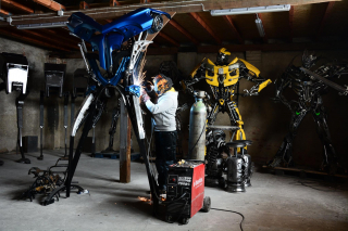 Sebastian Kucharski - popkulturowe rzeźby ze złomu