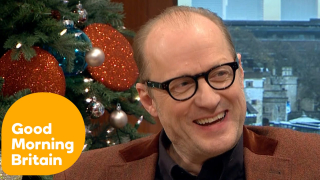 Adrian Edmondson – znany brytyjski komik wcielił się w prawą rękę Huxa na pokładzie jego statku