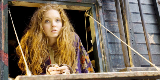 Lily Cole – aktorka znana z Parnassusa była towarzyszką hakera w kasynie