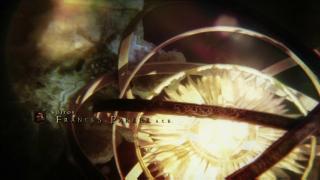 Czołówka produkcji wyglądała inaczej - najpierw widzieliśmy Czarny Zamek, później północne rejony Westeros, następnie kruk lecący z listem miał wędrować w dół, by finalnie usiąść na Żelaznym Tronie