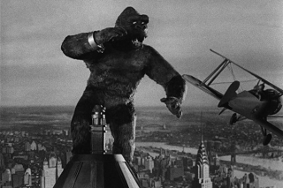 Makieta King Konga została wykonana z metalowego szkieletu, gumy, pianki i króliczego futra