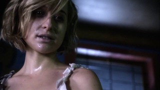 Thawne informuje Felicity, że zostanie zapomniana przez historię; w jednym z odcinków "Tajemnic Smalville" członkowie Legionu Superbohaterów używają dokładnie tych samych słów do opisania losu Chloe Sullivan, która została porwana przez Brainiaca