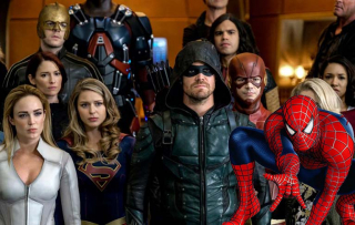 W rozmowie Jaxa i profesora Steina pojawia się bezpośrednie odniesienie do Spider-Mana; Stein tłumaczy nawet moce Pajączka, choćby na przykładzie ciężaru, który heros Marvela jest w stanie podnieść