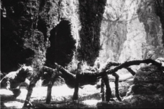 Jedna ze scen nie trafiła jednak do filmu nigdy - chodzi tu o sekwencję z czterema marynarzami, którzy zostają pożarci przez ogromne pająki; w czasie pokazów testowych widzowie w jej trakcie krzyczeli lub wybiegali z sali