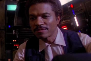 Wszystko wskazuje na to, że pod koniec Imperium kontratakuje Lando... pożyczył strój od Hana Solo